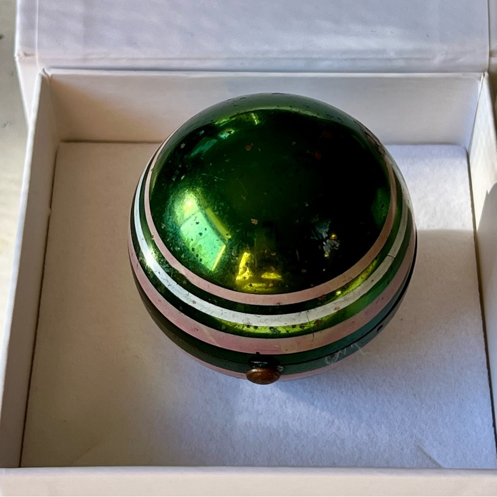 Vintage Metallic Green Christmas Ornament
Powder Compact Sphere